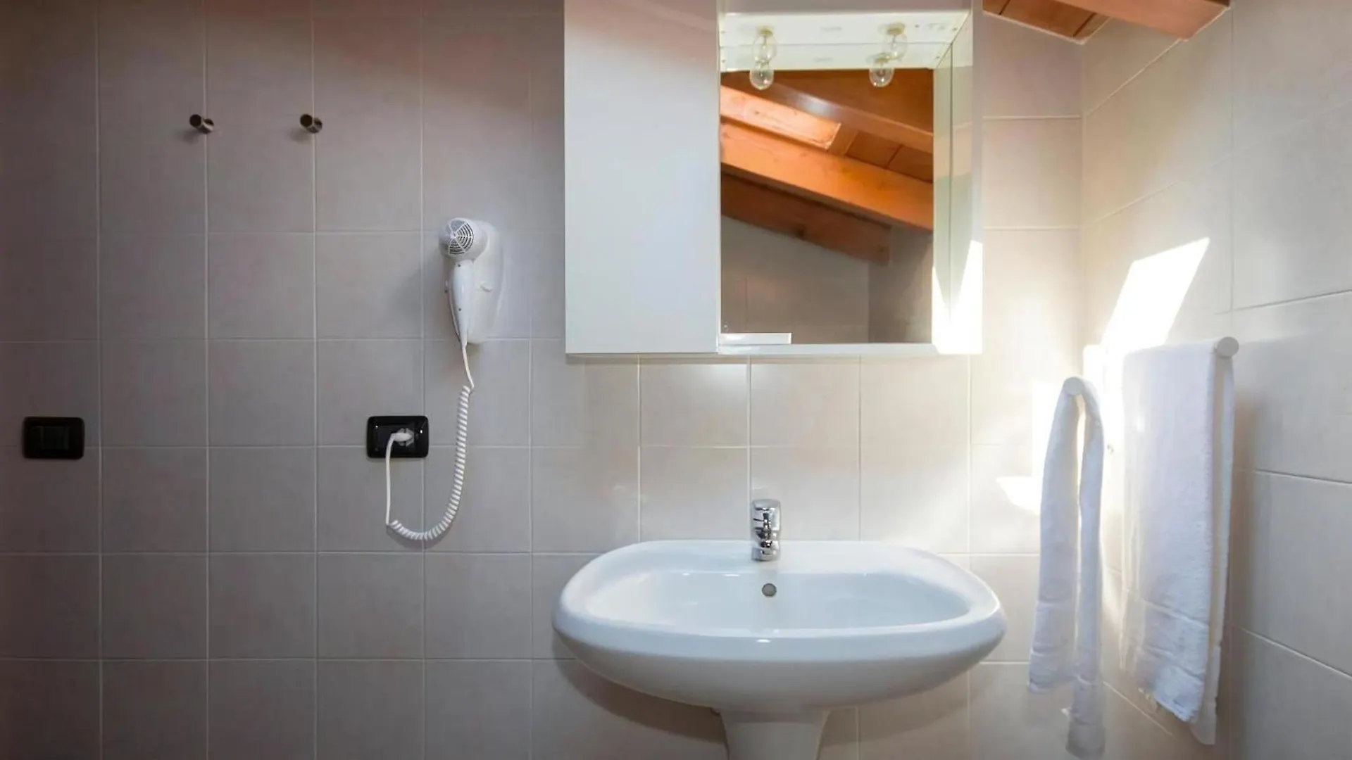 Wohnung Mit Grossem Garten, Nah Am Strand Domaso 0*,  İtalya